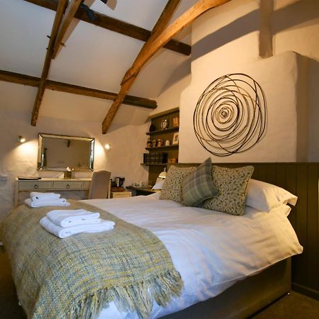 Carew Inn エクステリア 写真
