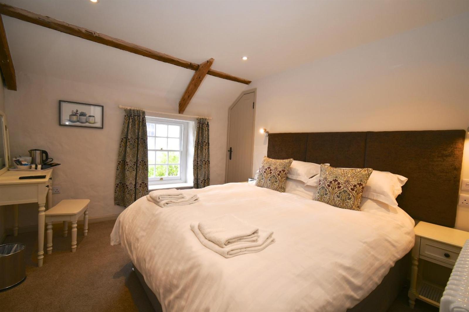 Carew Inn エクステリア 写真