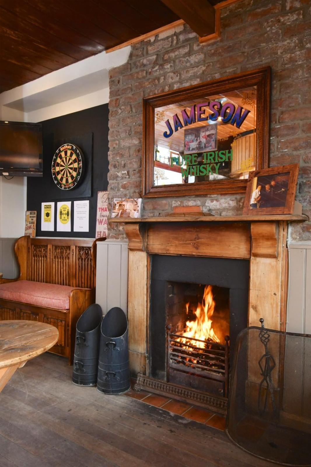Carew Inn エクステリア 写真