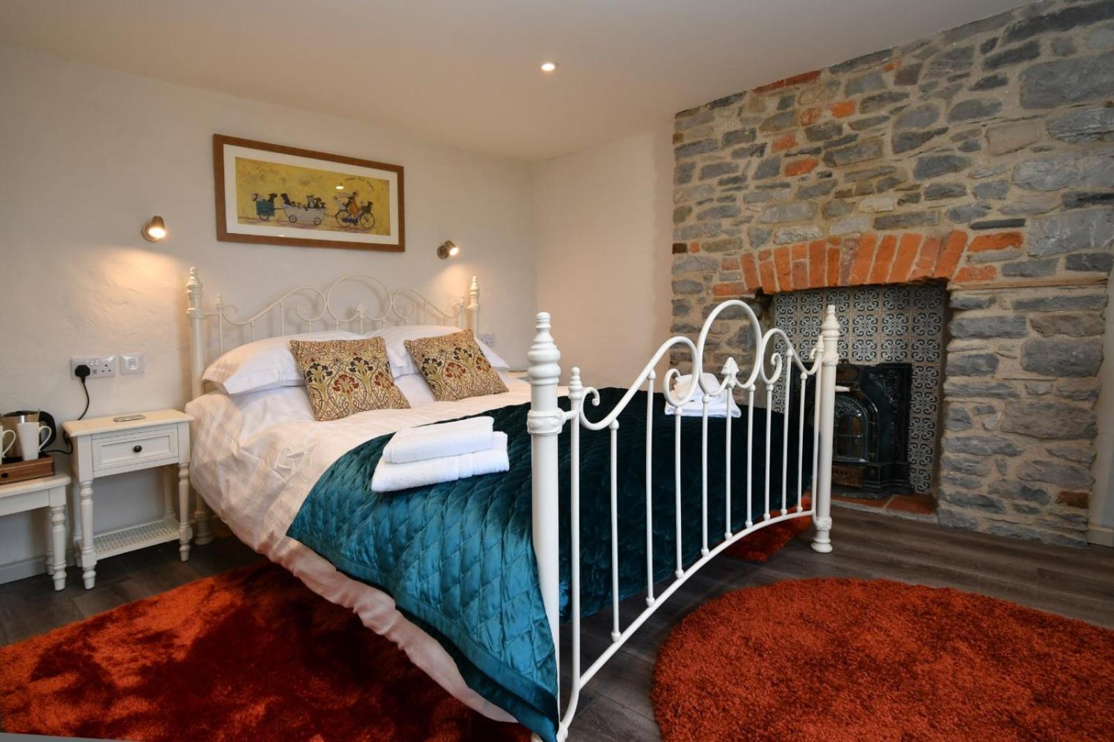 Carew Inn エクステリア 写真