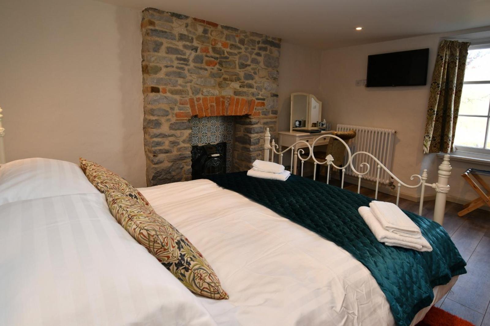 Carew Inn エクステリア 写真